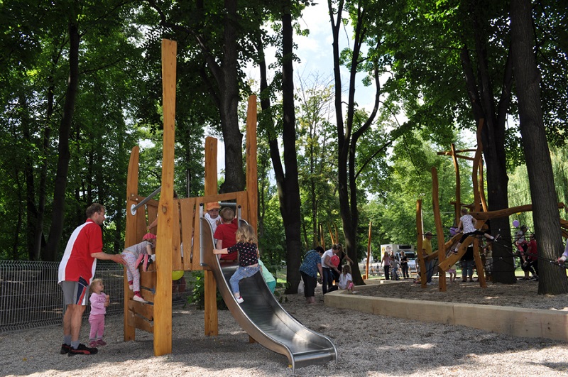 Детская игровая площадка Tovrin 4 башня с горкой и сеткой от компании МАФМАРКЕТ